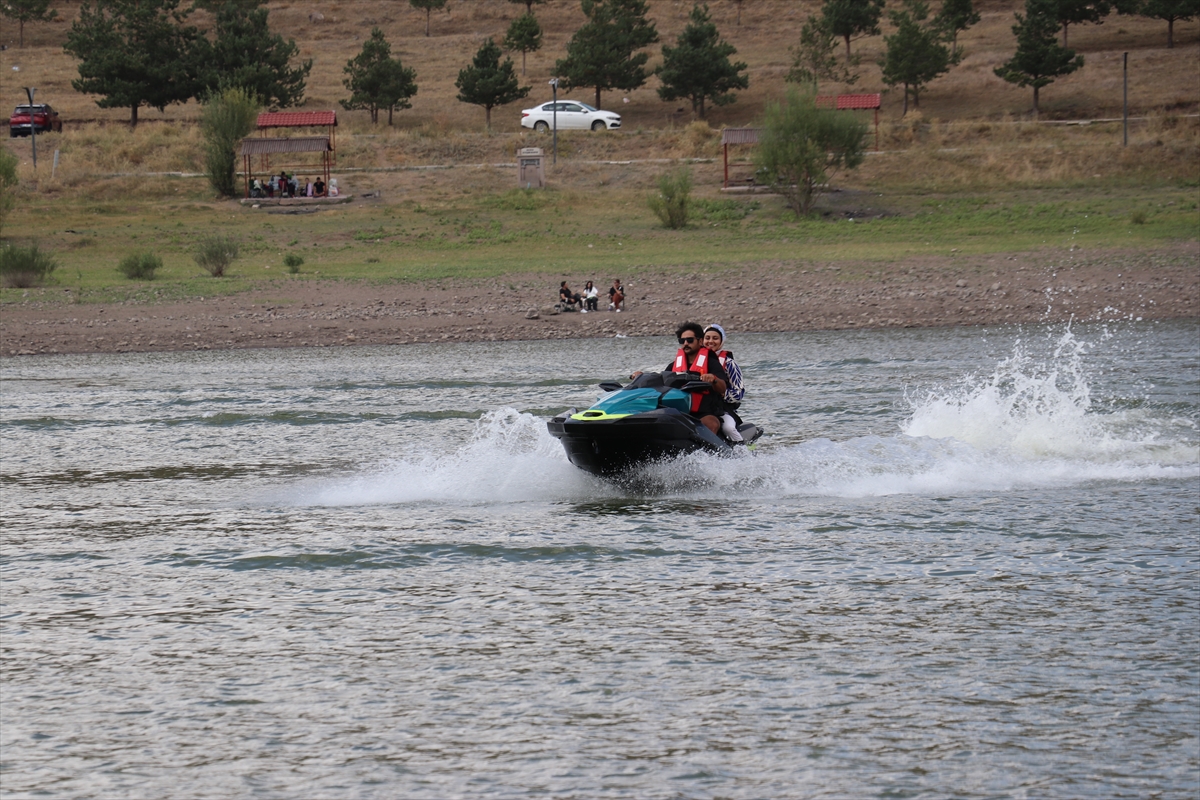 Erzurum'da Teke Deresi Göleti'nde jet ski heyecanı