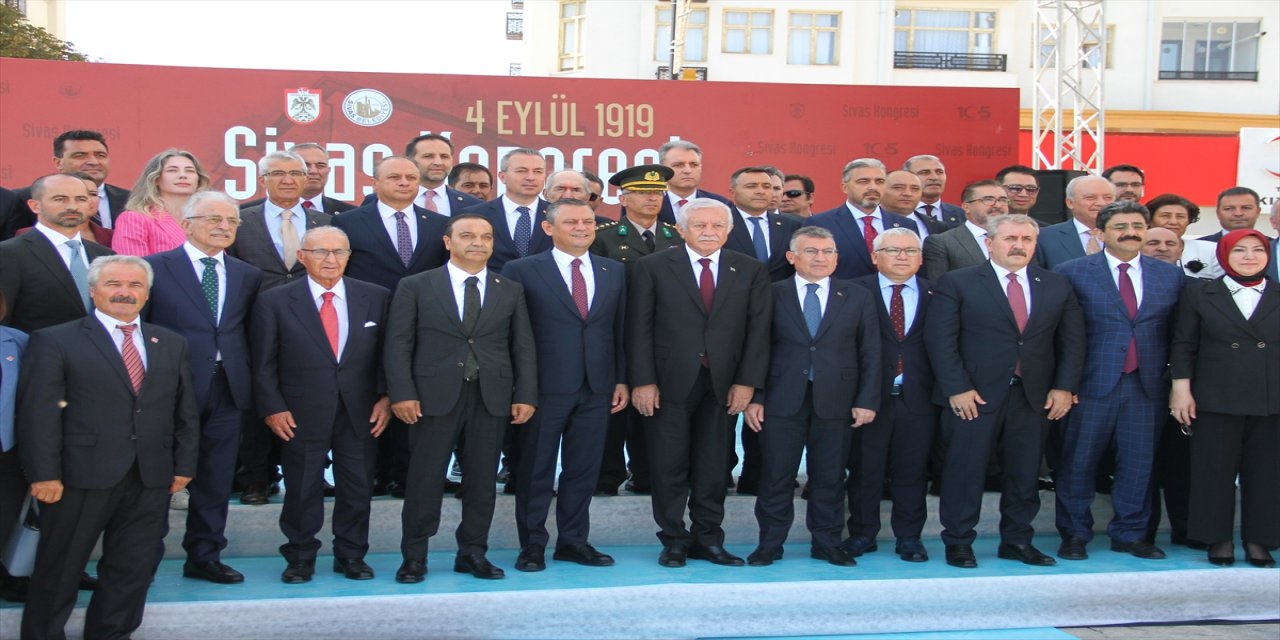 "Türk milletinin evlatları olarak ne geçmiş şanlı tarihimizi ne de yaşadığımız zorlukları unutmayacağız."