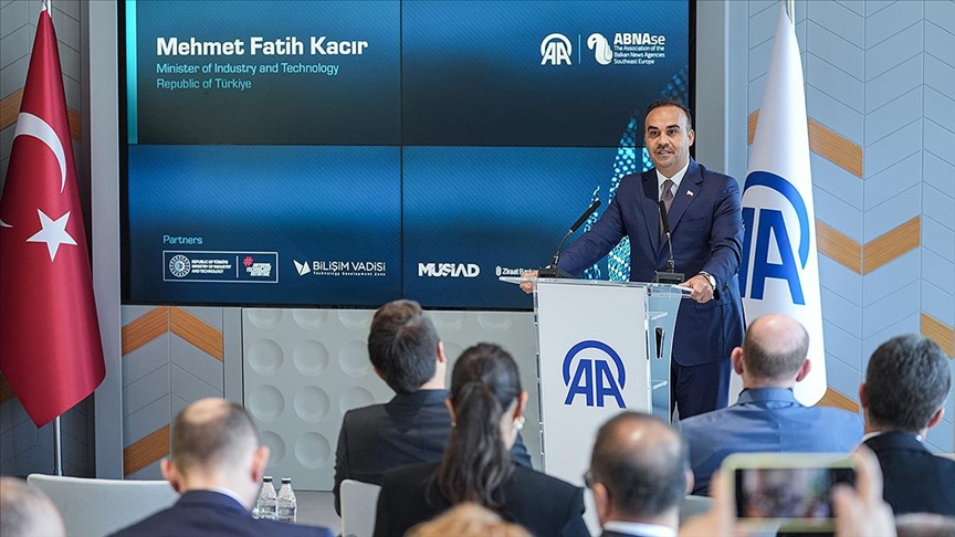 Bakan Kacır: "Anadolu Ajansı ve TRT, cesur gazetecileriyle Gazze'deki korkunç olayları dünyaya duyurmuştur"