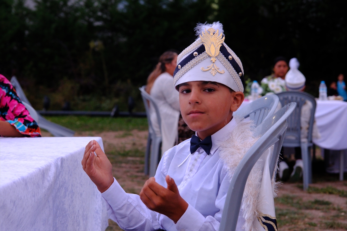 Kırklareli'nde valilik ve belediyenin sünnet ettirdiği çocuklar için şölen düzenlendi