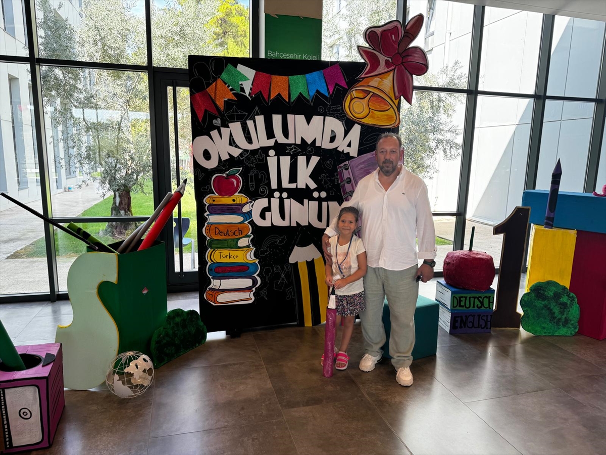 İzmir depreminin simge isimlerinden Ayda ilkokula başladı