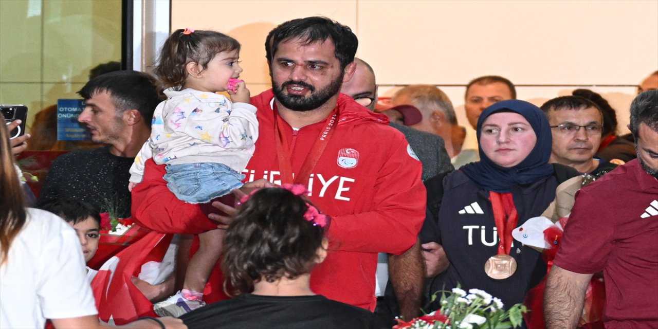 Paris 2024 Paralimpik Oyunları'nda madalya kazanan judocu ve masa tenisçiler başkente geldi.