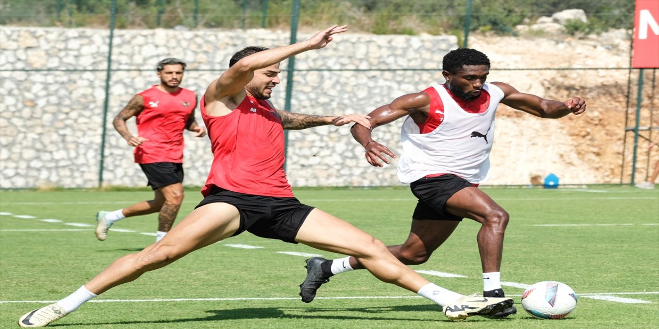 Hatayspor 15 Eylül Pazar günü deplasmanda Alanyaspor ile yapacağı maçın hazırlıklarına devam etti.