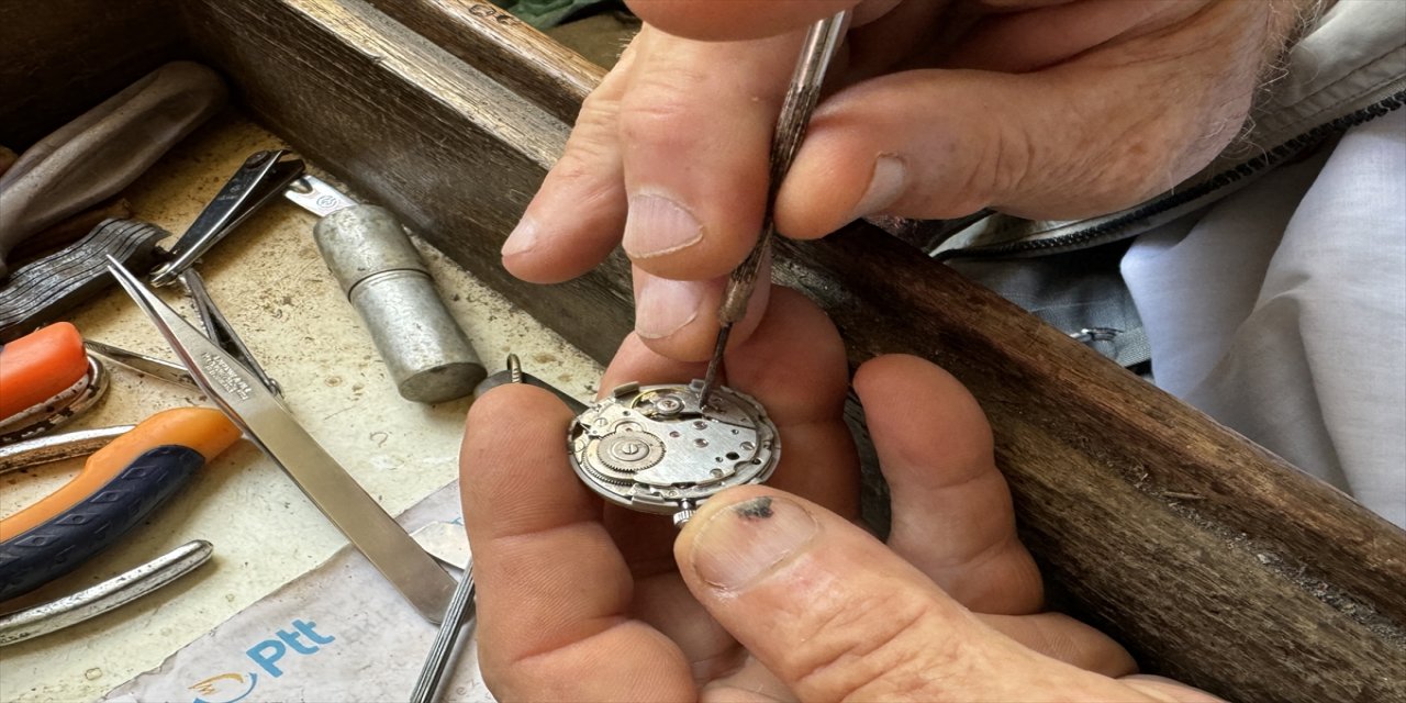 "Benden sonra yapacak kimse yok, ilçede saat tamirciliği bitecek"