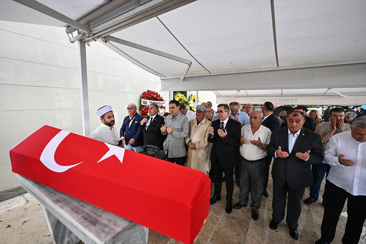 Eski AA Genel Müdürü Atilla Onuk İstanbul'da son yolculuğuna uğurlandı