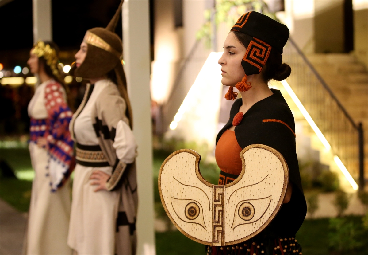 Kırklareli'nde "Trak Medeniyeti'nin Trakya İzleri" defilesi yapıldı