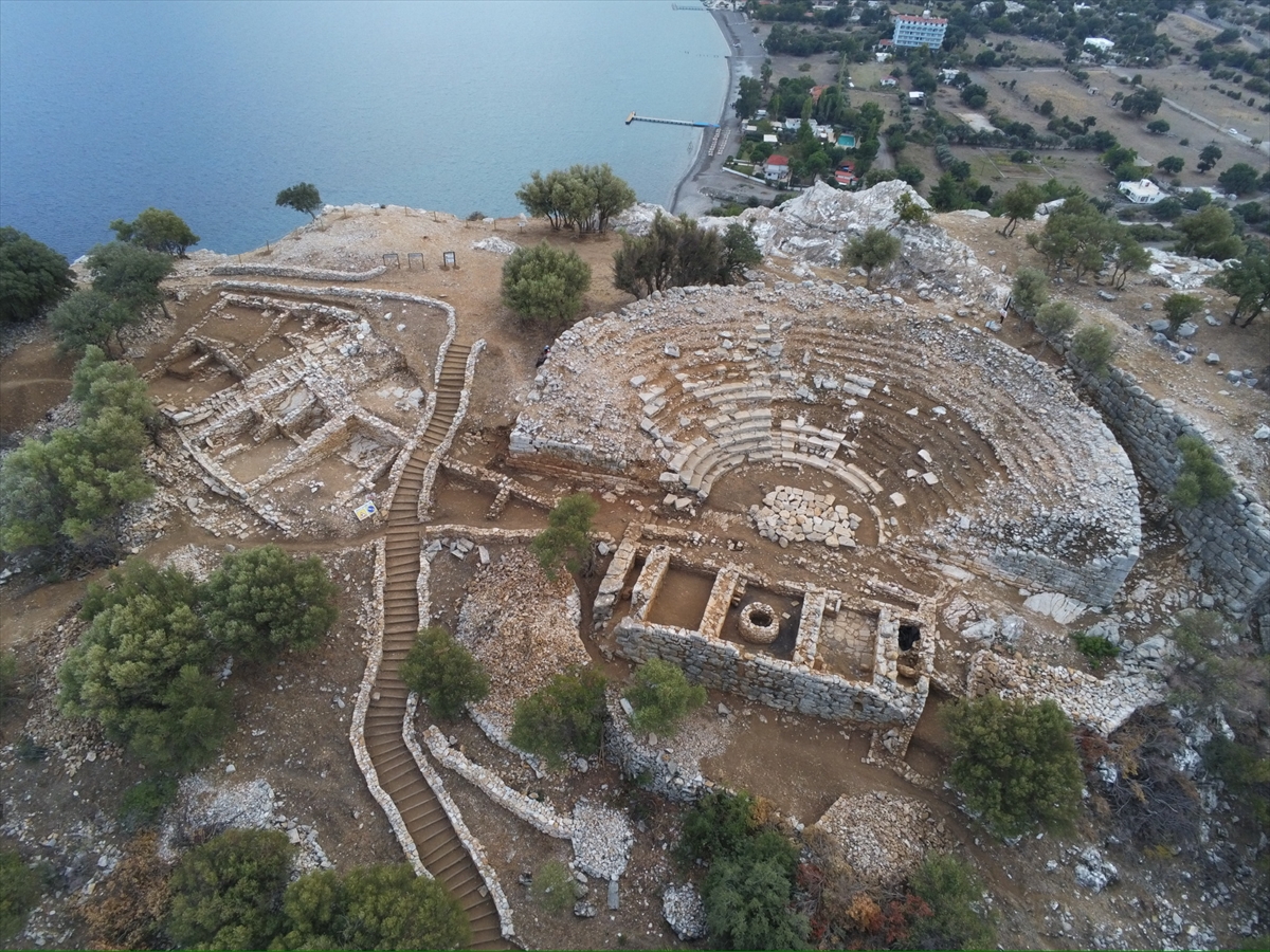 Amos'un antik tiyatrosundaki kazılar bu yıl sonunda tamamlanacak