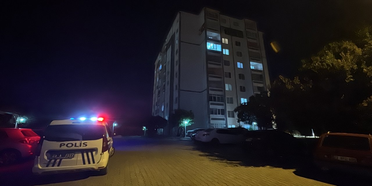 Elazığ'da asansör boşluğuna düşmesi sonucu ağır yaralanan kişi, tedavi gördüğü hastanede yaşamını yitirdi.