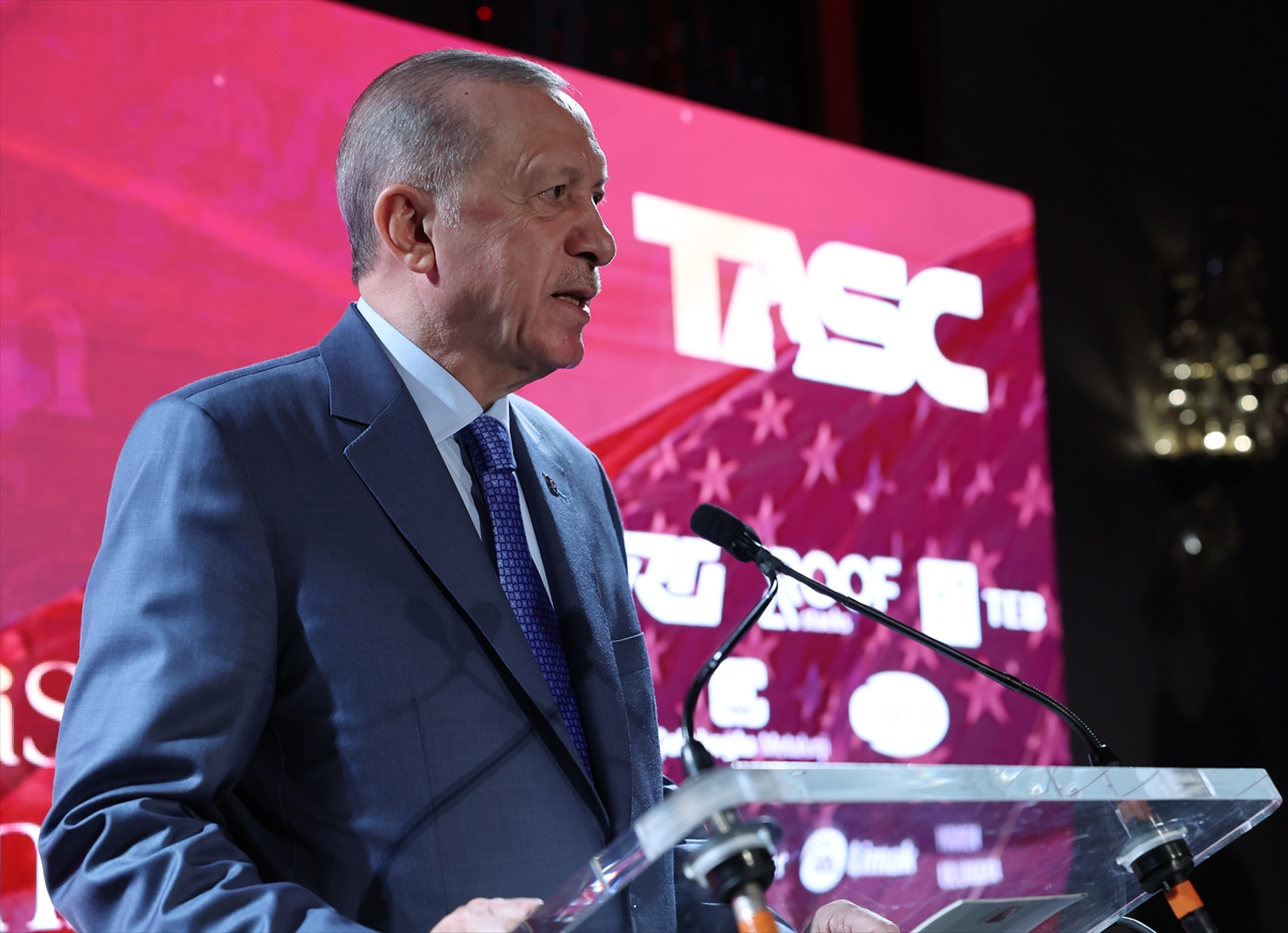 Cumhurbaşkanı Erdoğan, New York’ta Türk-Amerikan Ulusal Yönlendirme Komitesince düzenlenen akşam yemeğine katıldı: (1)