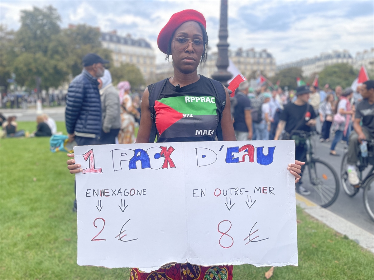 Fransa, denizaşırı sömürgesi Martinik'teki gösterileri baskılıyor