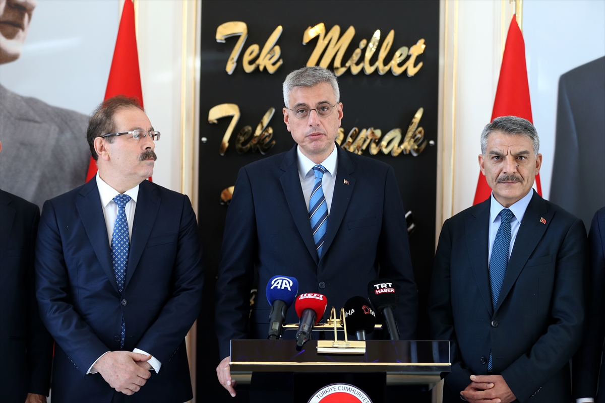 Sağlık Bakanı Kemal Memişoğlu, üst solunum yolu rahatsızlıklarına karşı uyardı