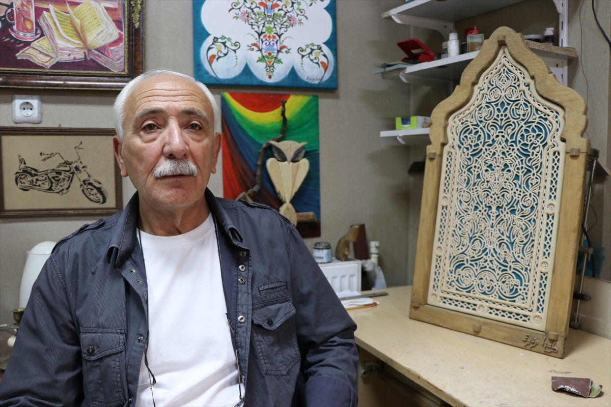 Atık ahşap parçaları sanat eserlerine dönüştürüyor