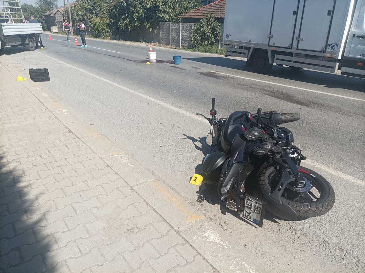 Sakarya'da 3 aracın karıştığı kazada motosiklet sürücüsü öldü