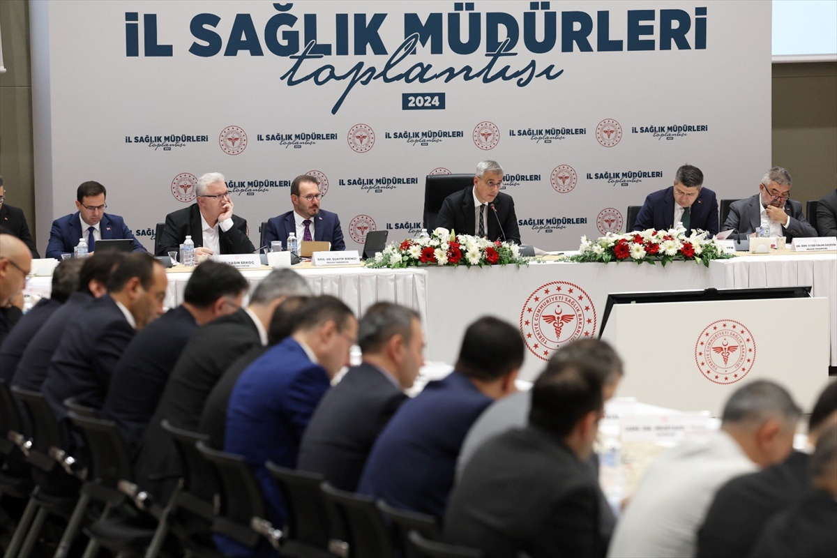 Sağlık Bakanı Memişoğlu, il sağlık müdürleri ile toplantıda bir araya geldi
