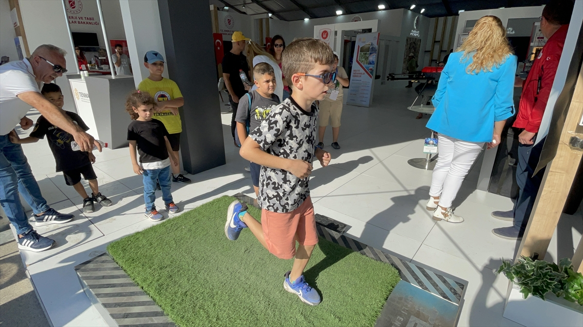 "Küçük ayaklar" TEKNOFEST Adana'da koşarak elektrik üretti