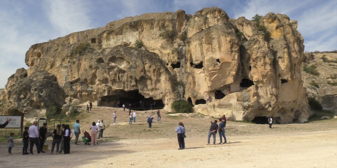 "Türkiye'nin birçok bölgesinden bilim insanı sosyolog sempozyuma katılarak bildirilerini sundu."