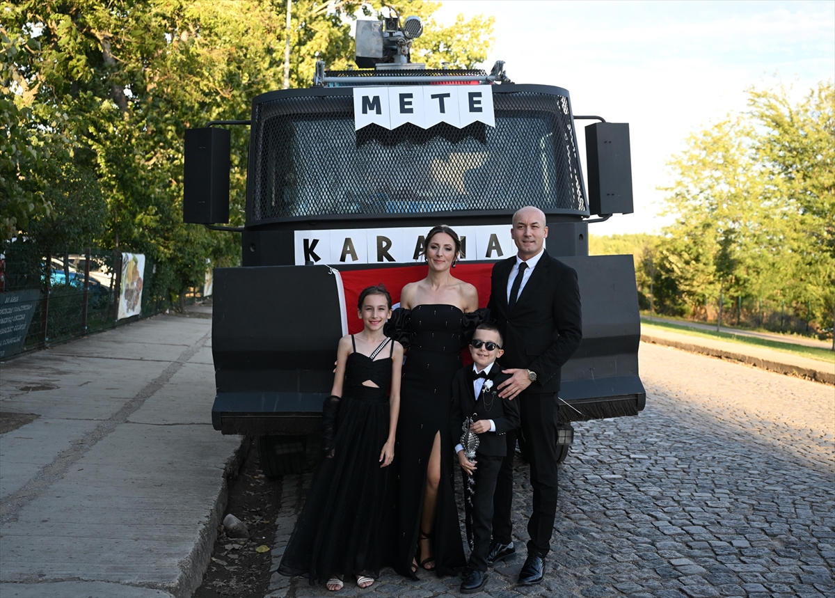 Edirne'de TOMA, polis çocuğu Mete Karahan'ın sünnet arabası oldu