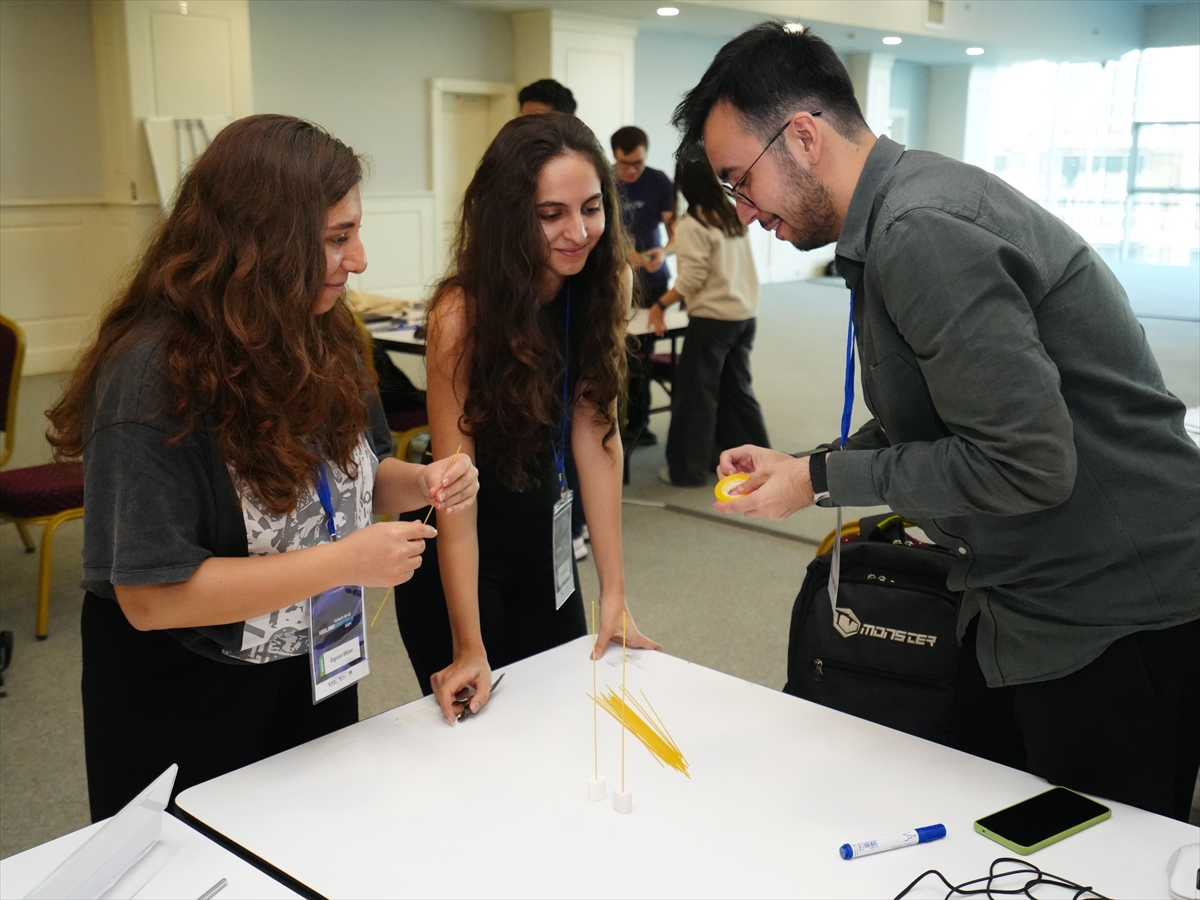 Üniversite öğrencileri "kodlama maratonu"nda projelerini vitrine çıkardı