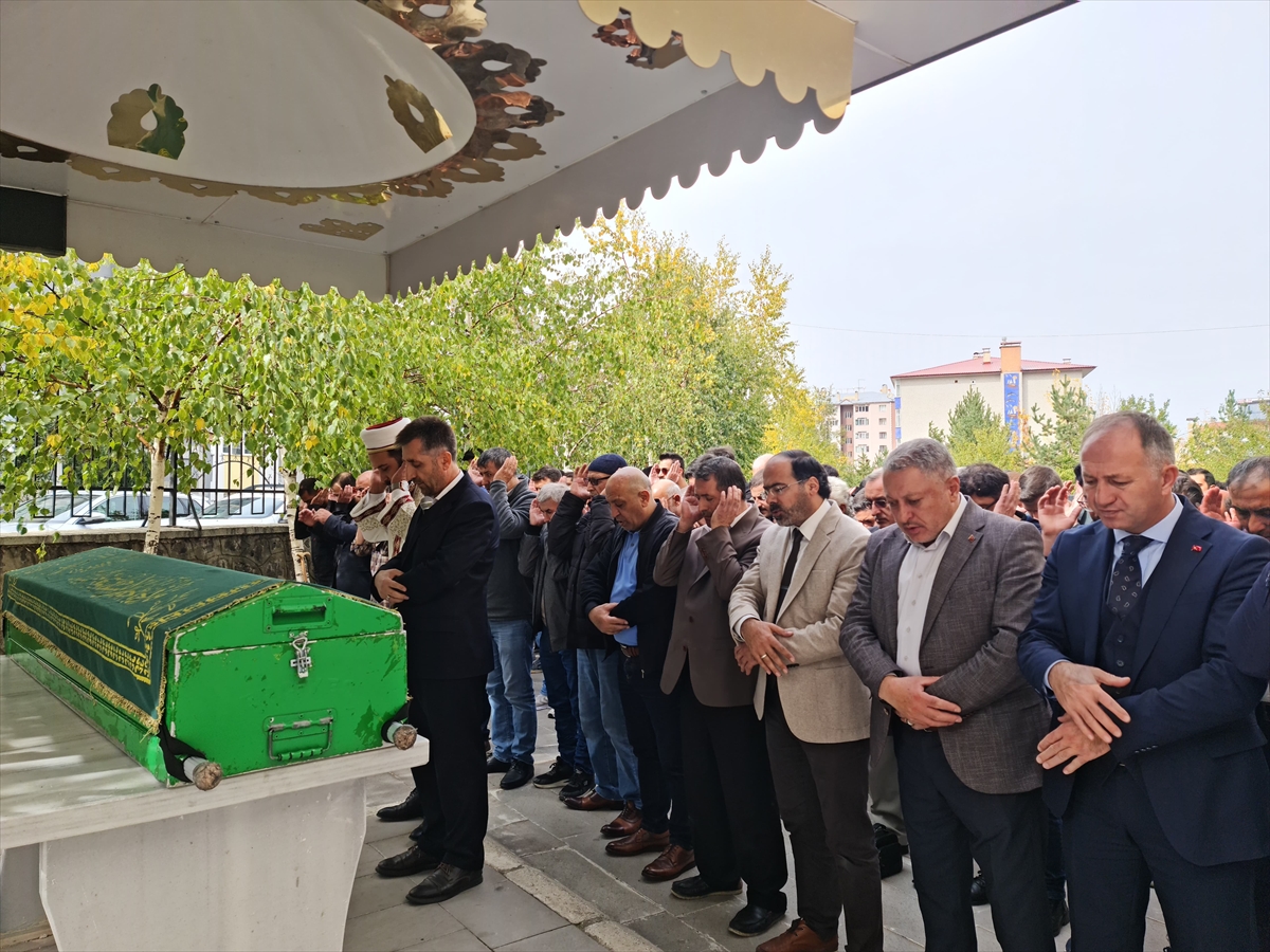 Narman'da 4. kattan düşen genç hayatını kaybetti