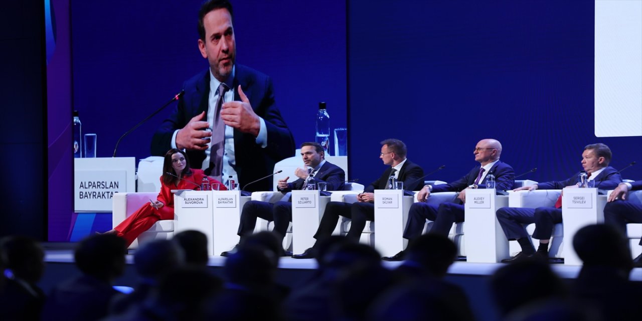 "İklim değişikliğiyle mücadele etmek istiyorsak doğal gaz bize avantaj ve esneklik sağlıyor."