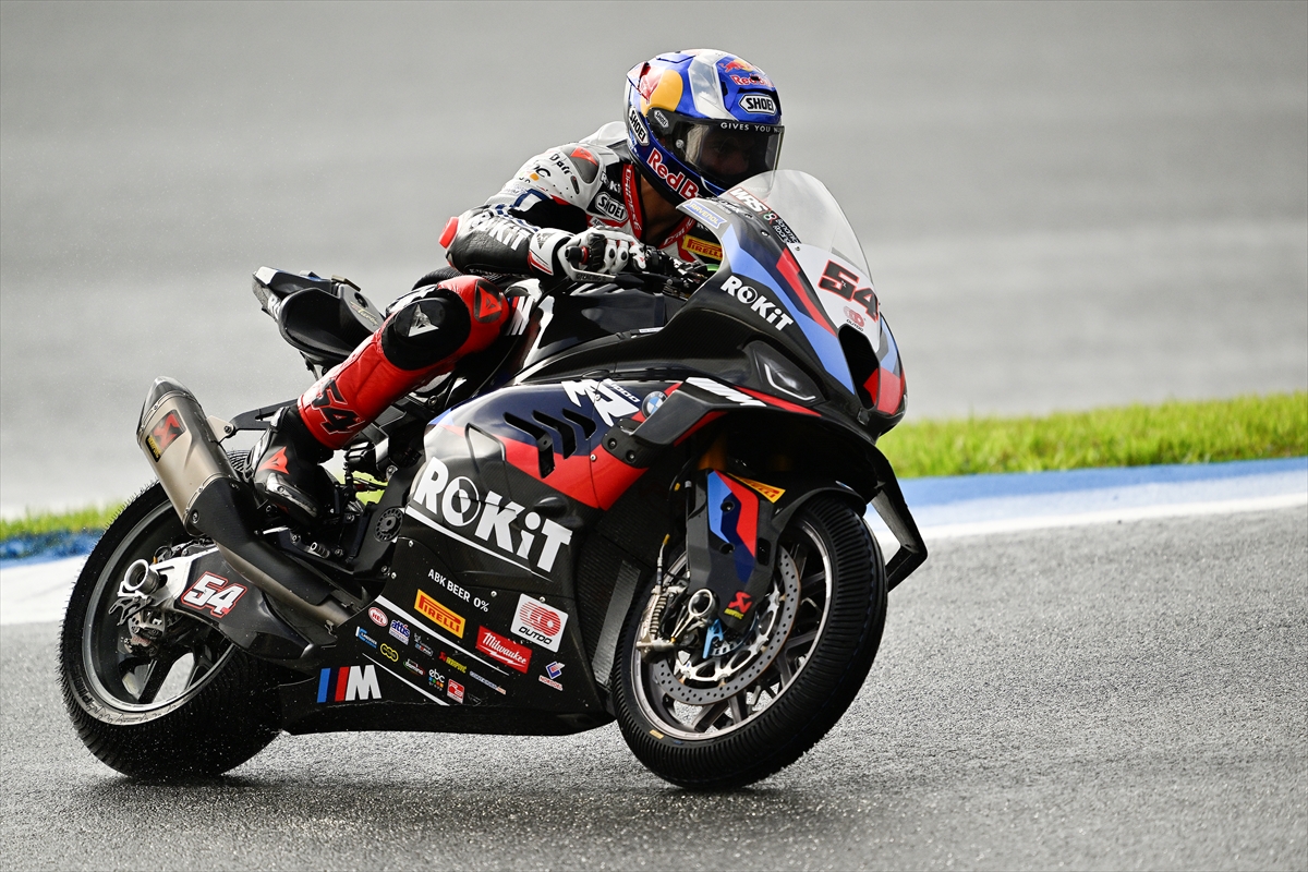 Milli motosikletçi Toprak Razgatlıoğlu, Portekiz'deki ilk yarışta birinci oldu