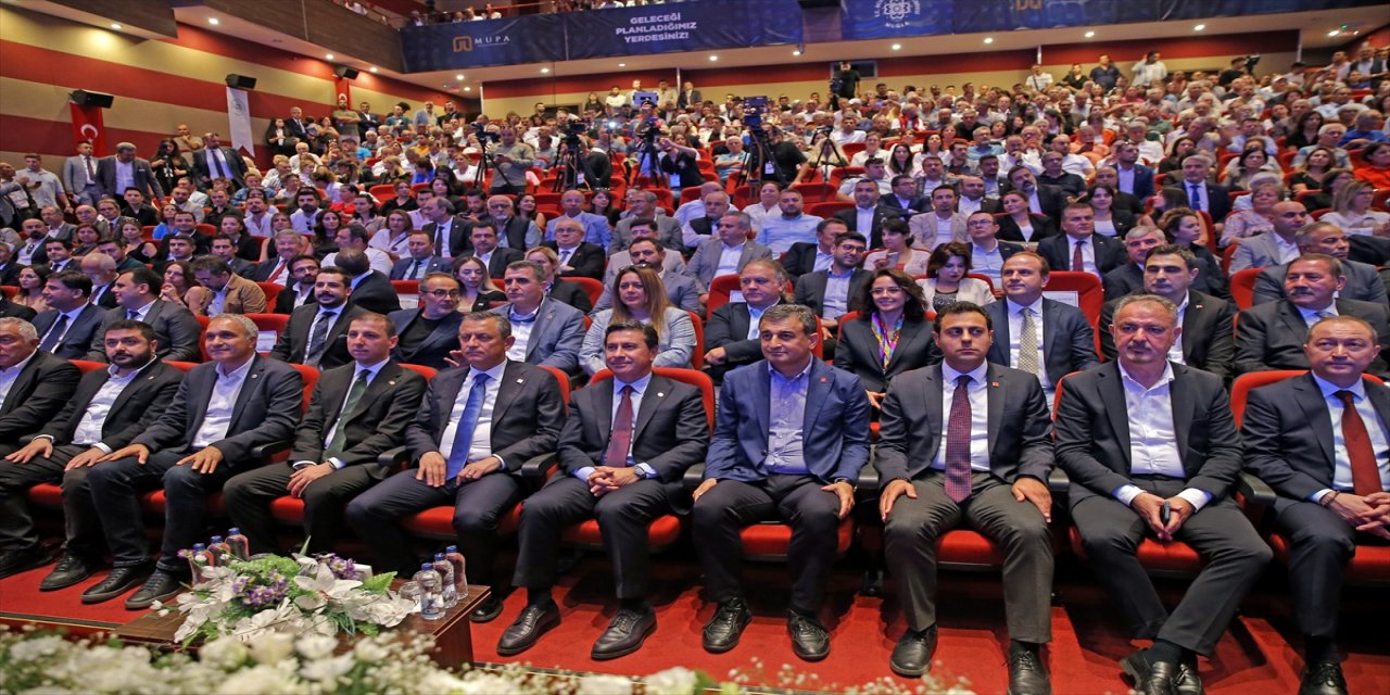 "Hızla gitmemiz, çok çalışmamız lazım. 31 Mart'ta birinci parti yaptığımız partimizi, birinci parti olarak tutmamız lazım."