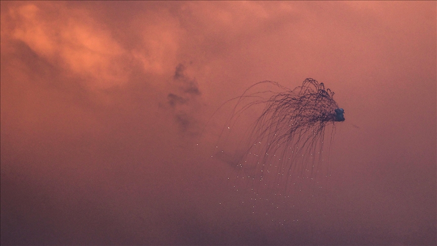 Hizbullah: İsrail, Lübnan'da "uluslararası yasaklı misket bombası" kullanmaya devam ediyor