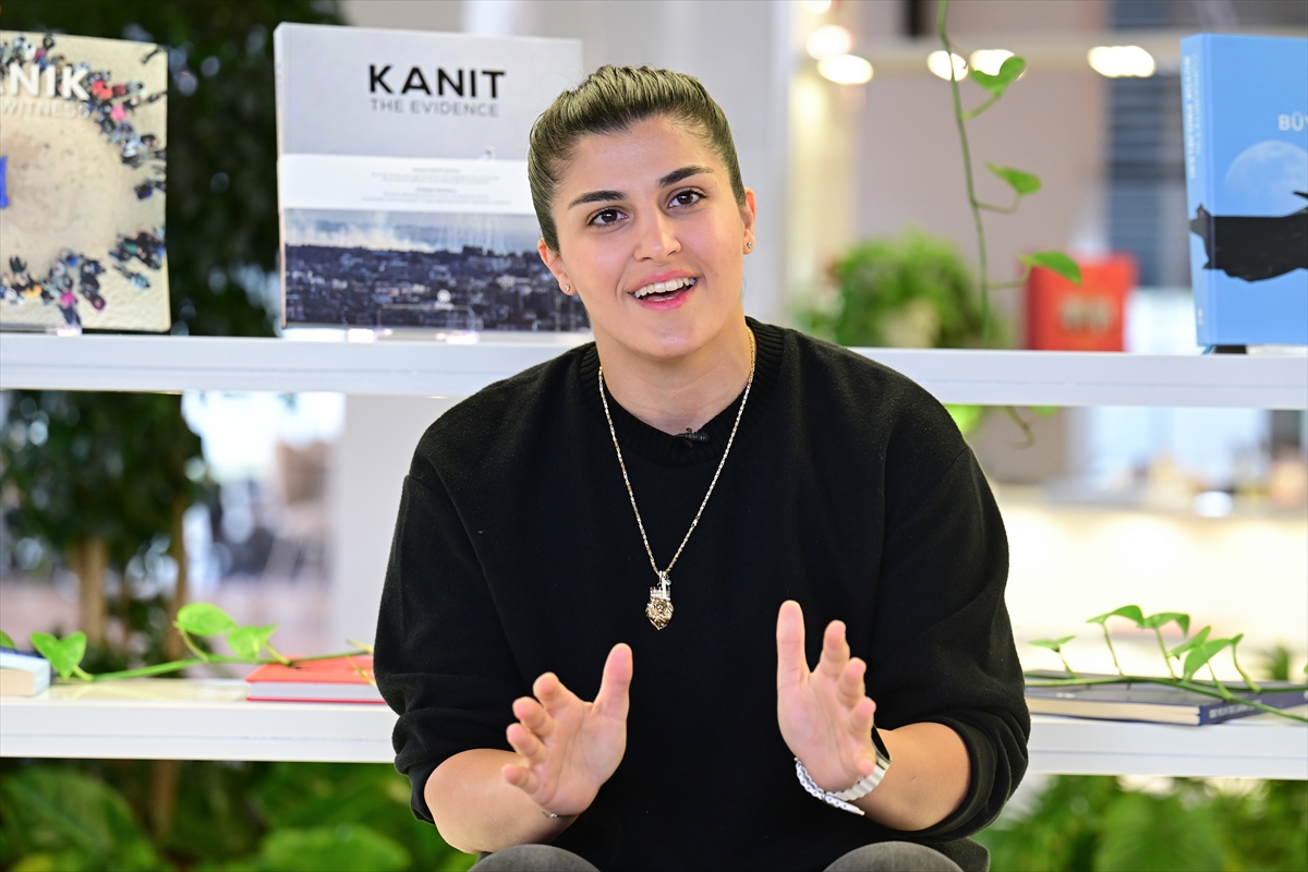 Milli boksör Busenaz Sürmeneli'nin olimpiyatlardan alacağı var