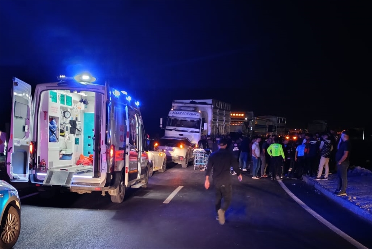 Diyarbakır'da cip ile kamyonun çarpışması sonucu 5 kişi yaralandı