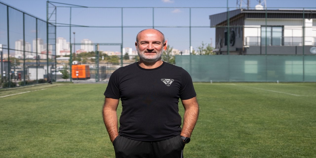 "Genç oyuncularımıza da fırsat veriyoruz, kulübün yapısı belli, hem yarışacağız hem de geliştireceğiz."