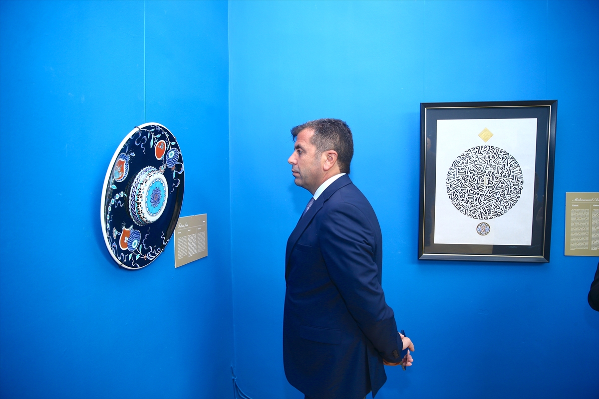 Bakü'de "Zamanı Aşan Miras: İpek Yolu" sergi ve paneli düzenlendi