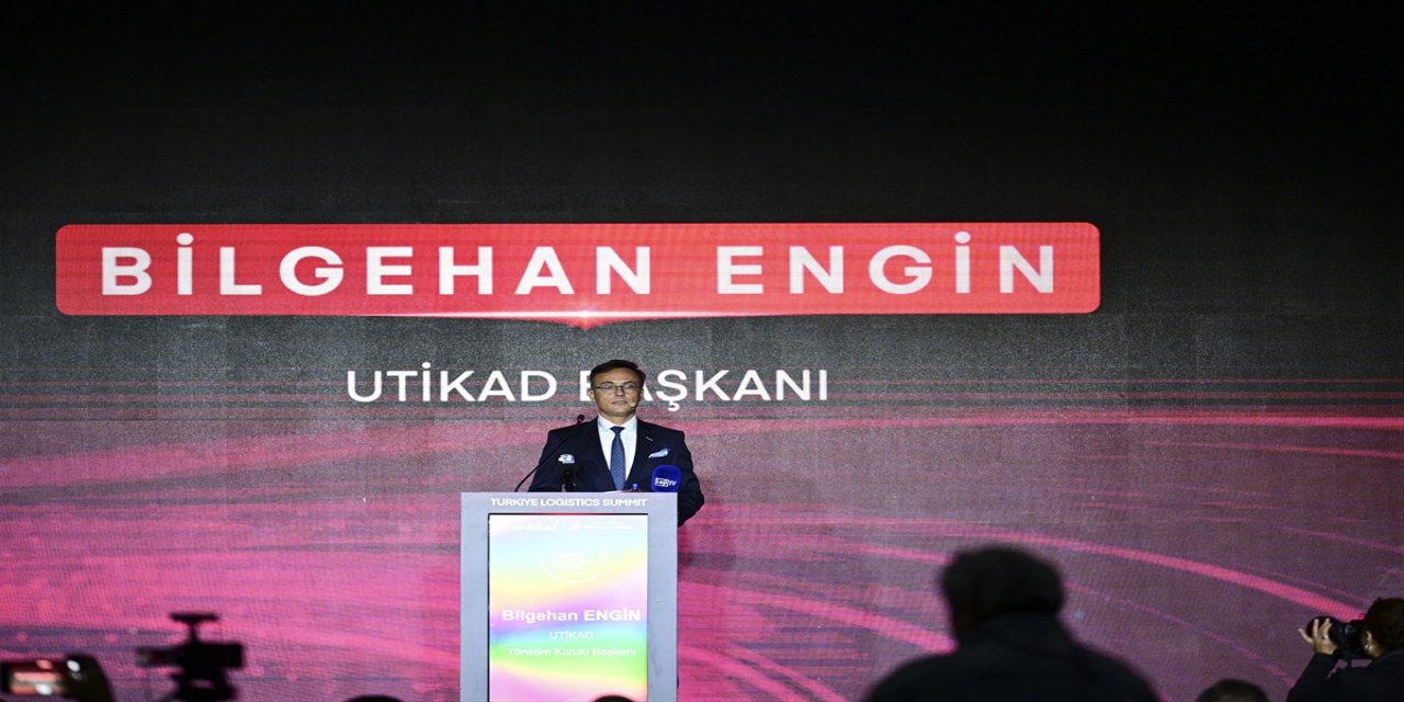 "81 ilimizin 77'si birbirine bölünmüş yollarla bağlı."