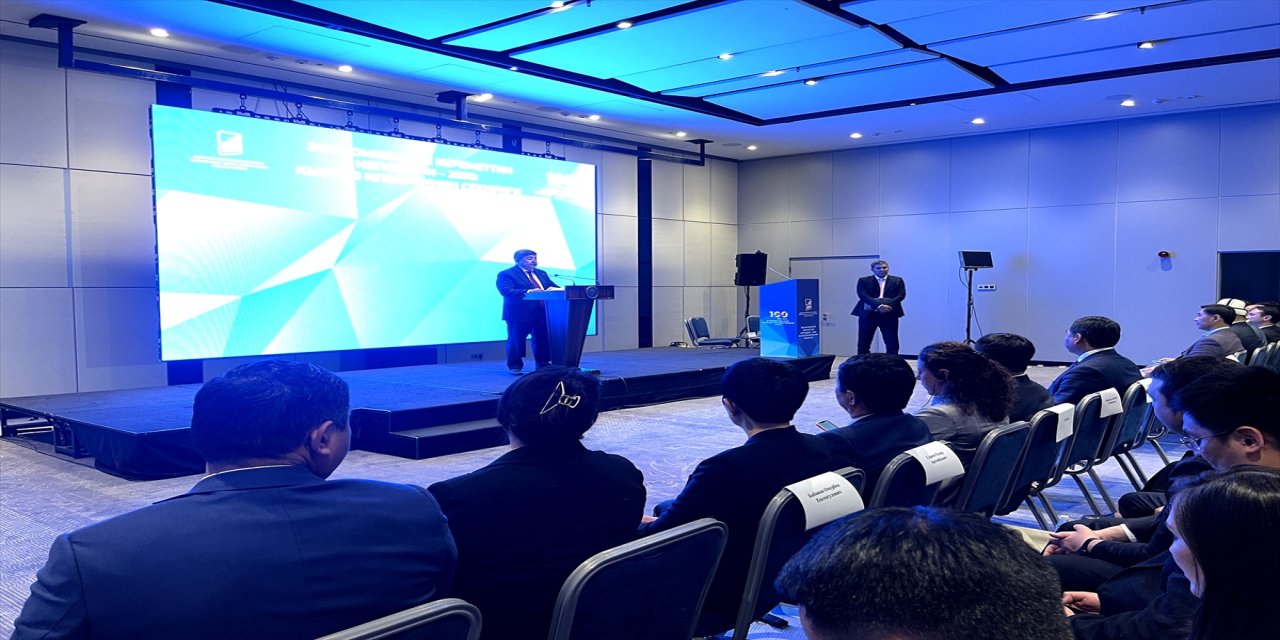 Kırgızistan Bakanlar Kurulu Başkanı Akılbek Caparov, milli ekonomide "mucize sıçrama" beklediklerini söyledi.