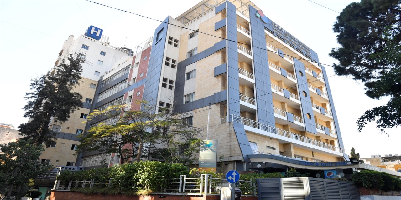 AA, İsrail'in "altında Hizbullah'ın kasası olduğunu" iddia ettiği hastane ve binaları görüntüledi