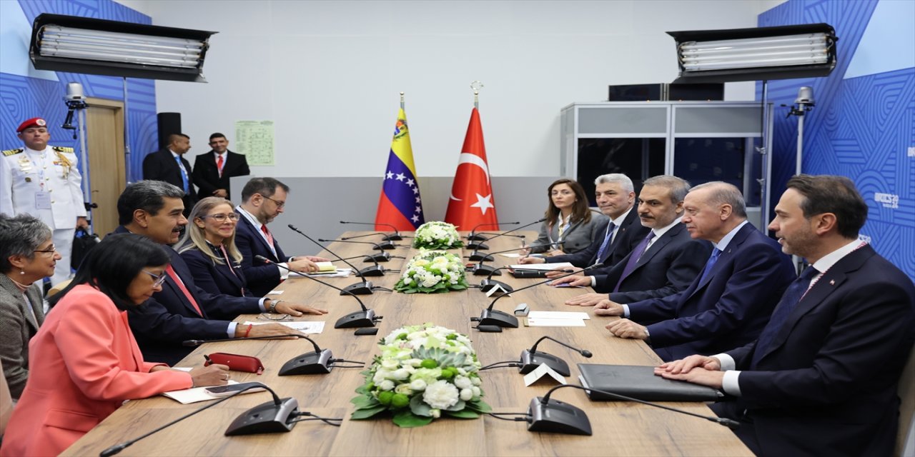 Cumhurbaşkanı Recep Tayyip Erdoğan, Venezuela Devlet Başkanı Nicolas Maduro ile bir araya geldi.