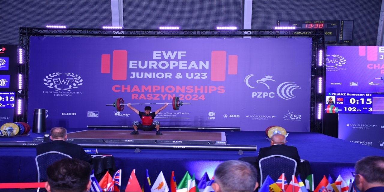 Polonya'da düzenlenen Halter Şampiyonası'nda genç milli sporcular, 1 altın ve 2 gümüş madalya kazandı.