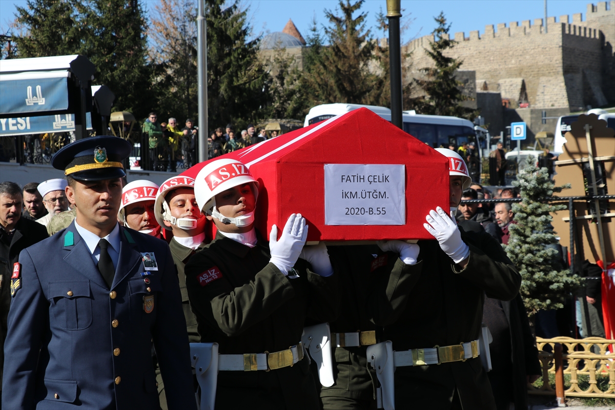 Tedavi gördüğü hastanede hayatı kaybeden üsteğmenin cenazesi, memleketi Erzurum'da defnedildi