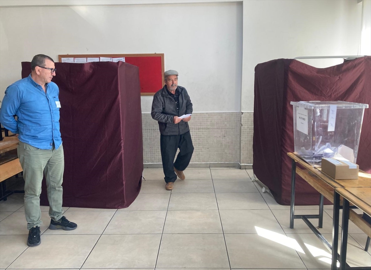 Konya'da çifte vatandaşlar Bulgaristan seçimleri için oy kullanıyor