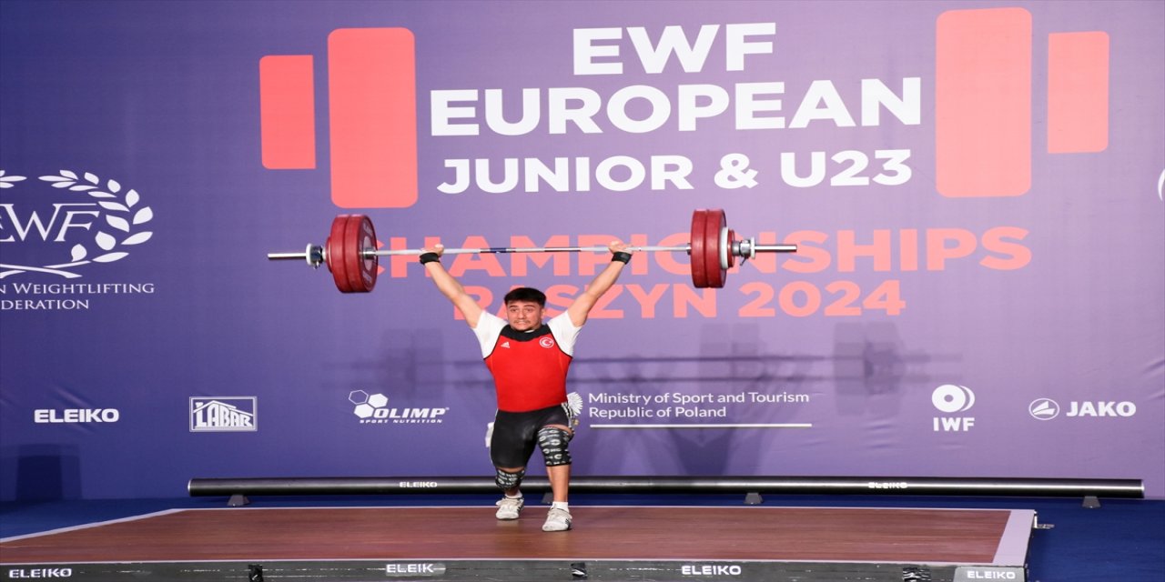 Polonya'da düzenlenen Avrupa Halter Şampiyonası'nda milli sporcu Burak Aykun, bir gümüş ve bir bronz madalya kazandı.