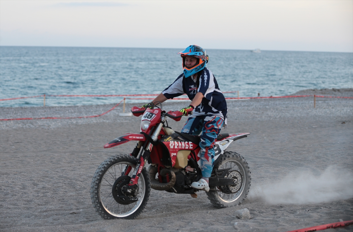 Türkiye'nin ilk kadın enduro yarışçısı Burcu Özatamer, dünya şampiyonasında derece hedefliyor