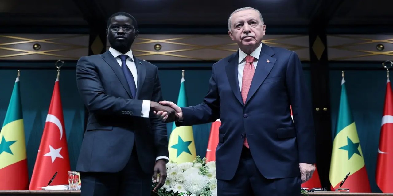 Cumhurbaşkanı Recep Tayyip Erdoğan, Senegal Cumhurbaşkanı Beşir Cuma Fay​​​​​​ onuruna akşam yemeği verdi.