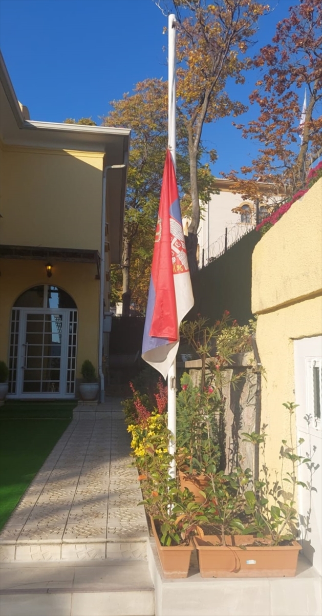 Sırbistan'ın Ankara Büyükelçiliğinde Novi Sad'daki kaza nedeniyle taziye defteri açıldı