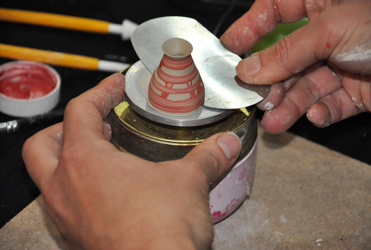 Minyatür çömlekleriyle marka olmayı hedefliyor