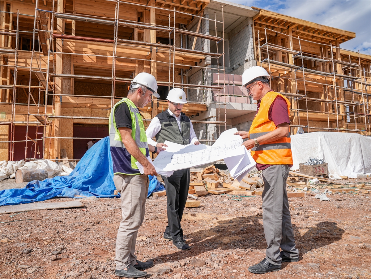 Orman Genel Müdürlüğü deprem bölgesinde çevre dostu lojman ve idari bina inşa ediyor