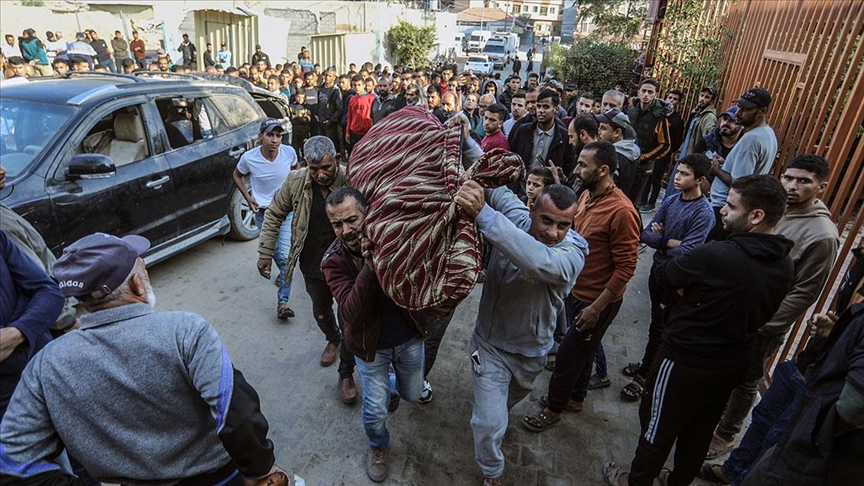 İsrail'in 400 gündür saldırılarını sürdürdüğü Gazze'de can kaybı 43 bin 552'ye yükseldi