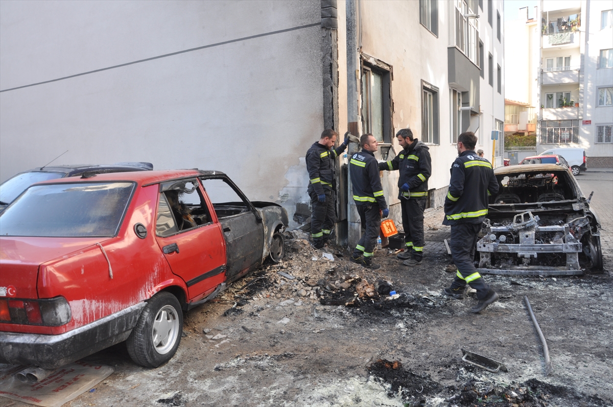 Kırklareli'nde park halindeki 4 otomobil yandı