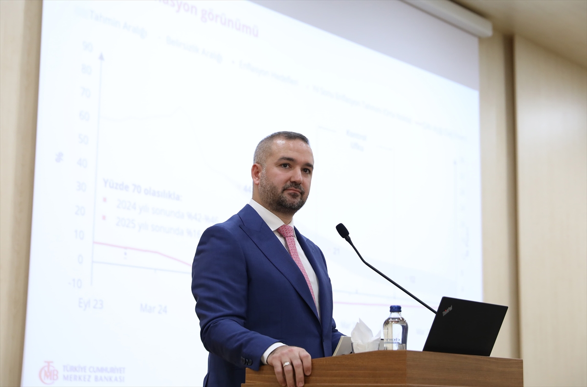 21. Yüzyılın İkinci Çeyreğine Girerken Türkiye ve Dünya Ekonomisi konferansı gerçekleştirildi