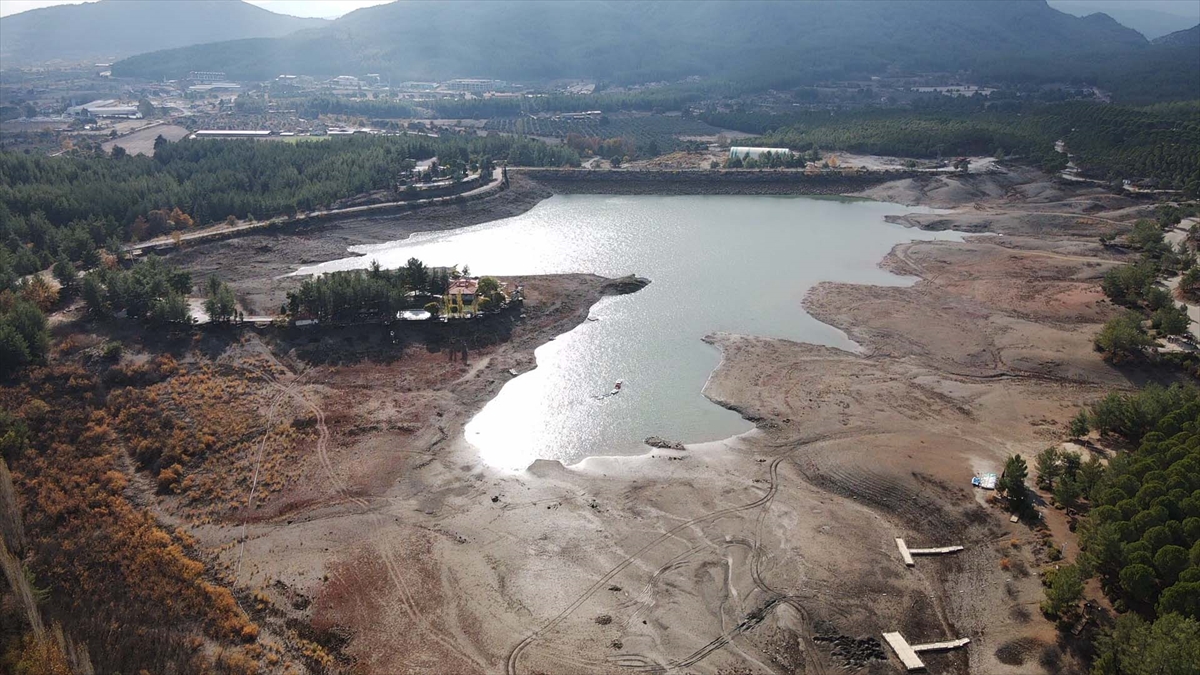 Ula Göleti'nin su seviyesi yağış azlığı nedeniyle düştü