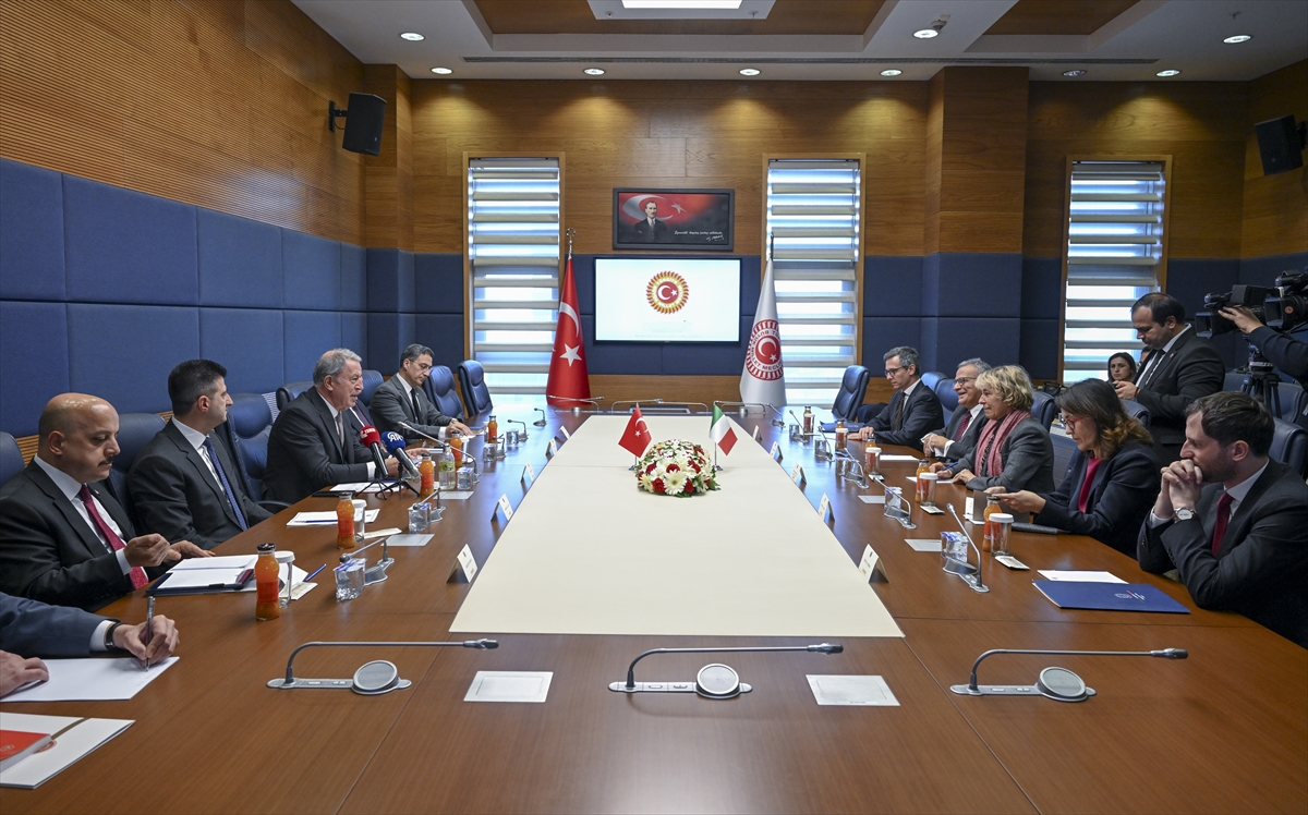 Hulusi Akar, İtalya Senatosu Dışişleri ve Savunma Komisyonu heyetiyle görüştü