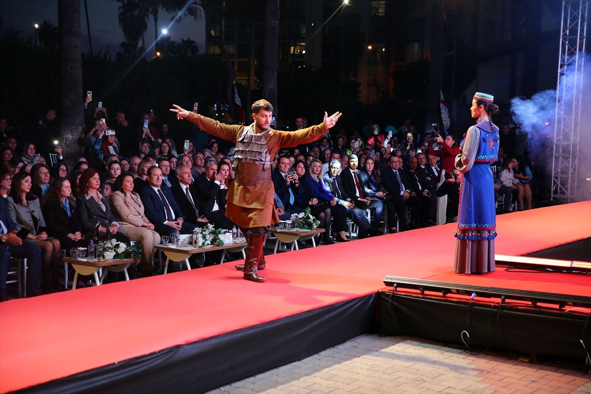 Mersin'de "Bolkarlar'dan Toroslar'a Desenlerin Sırrı" temalı defile düzenlendi